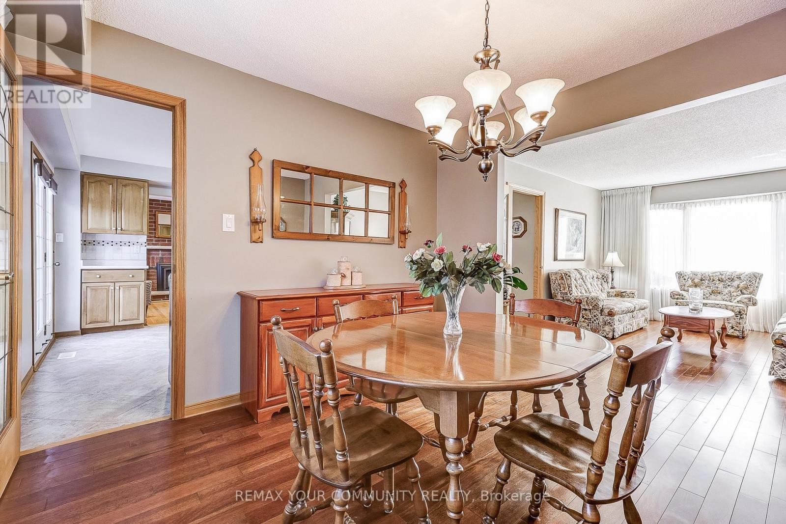 












3 SAWYER CRESCENT

,
Markham (Markham Village),




Ontario
L3P5V1

