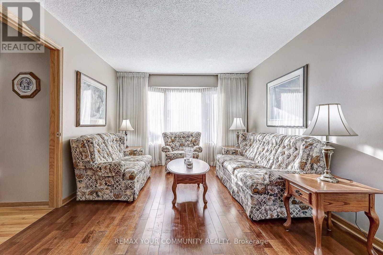 












3 SAWYER CRESCENT

,
Markham (Markham Village),




Ontario
L3P5V1

