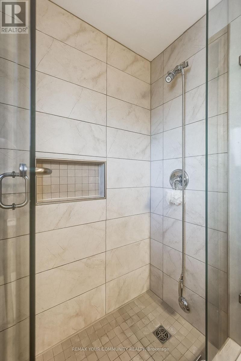 












3 SAWYER CRESCENT

,
Markham (Markham Village),




Ontario
L3P5V1

