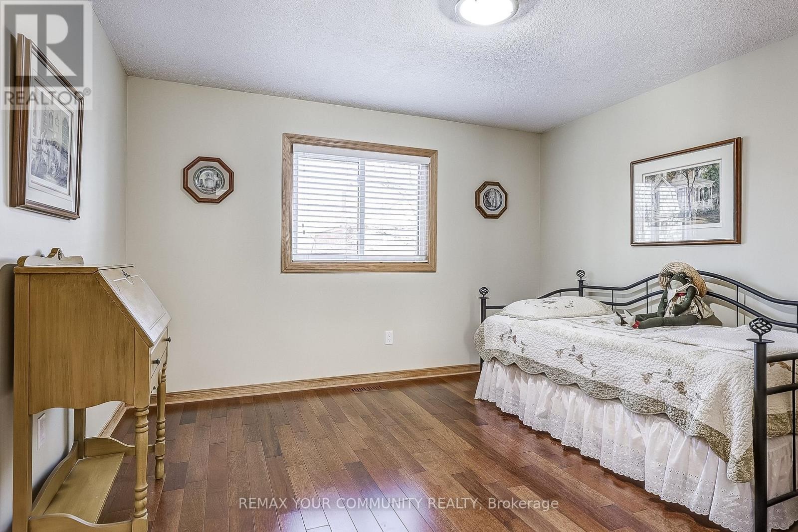 












3 SAWYER CRESCENT

,
Markham (Markham Village),




Ontario
L3P5V1

