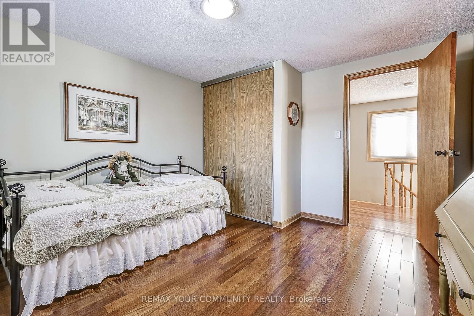 












3 SAWYER CRESCENT

,
Markham (Markham Village),




Ontario
L3P5V1

