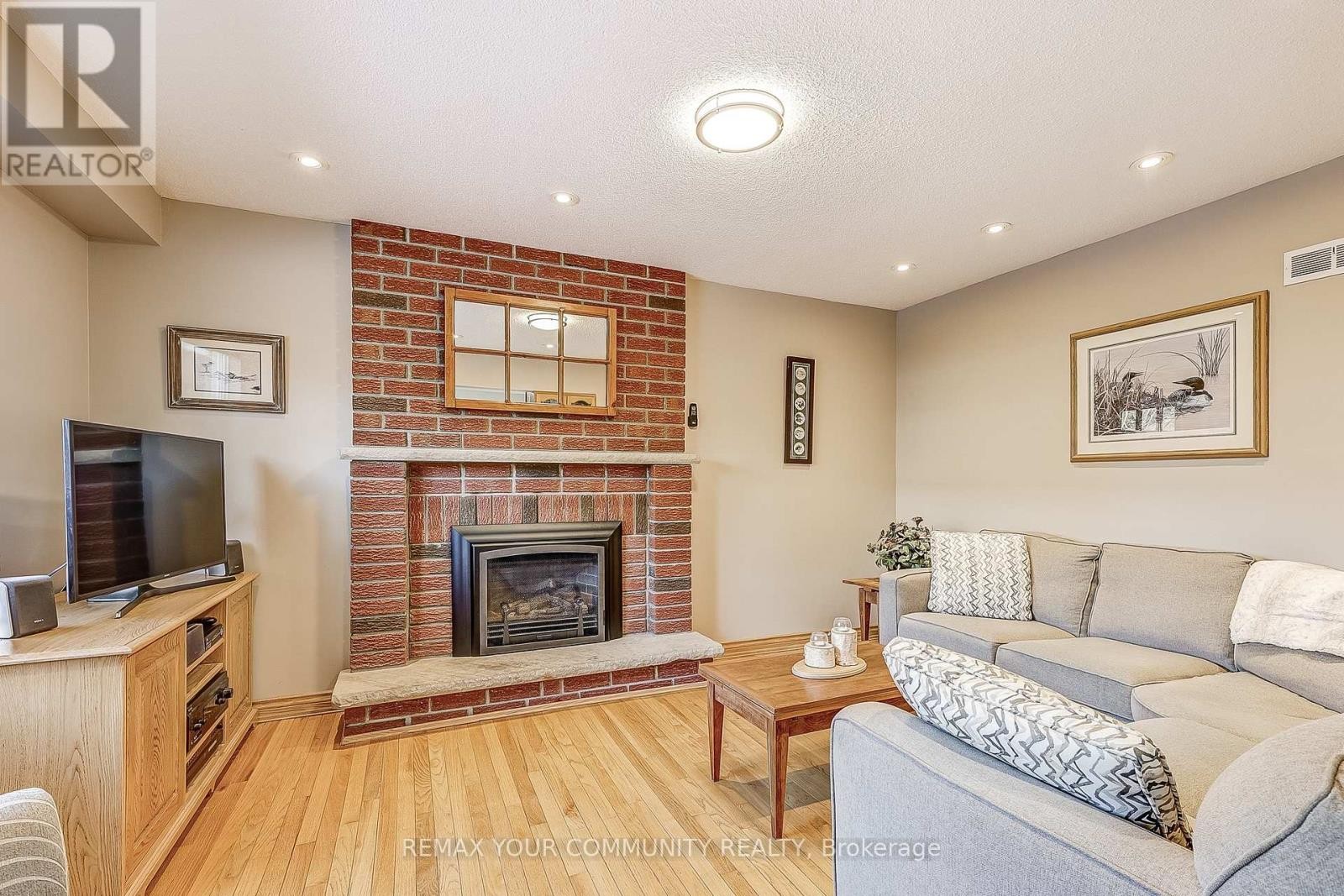 












3 SAWYER CRESCENT

,
Markham (Markham Village),




Ontario
L3P5V1

