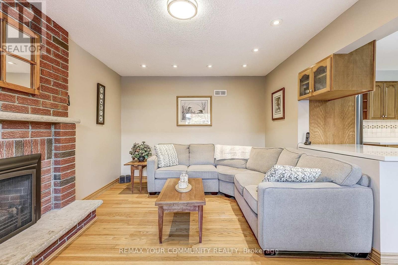 












3 SAWYER CRESCENT

,
Markham (Markham Village),




Ontario
L3P5V1

