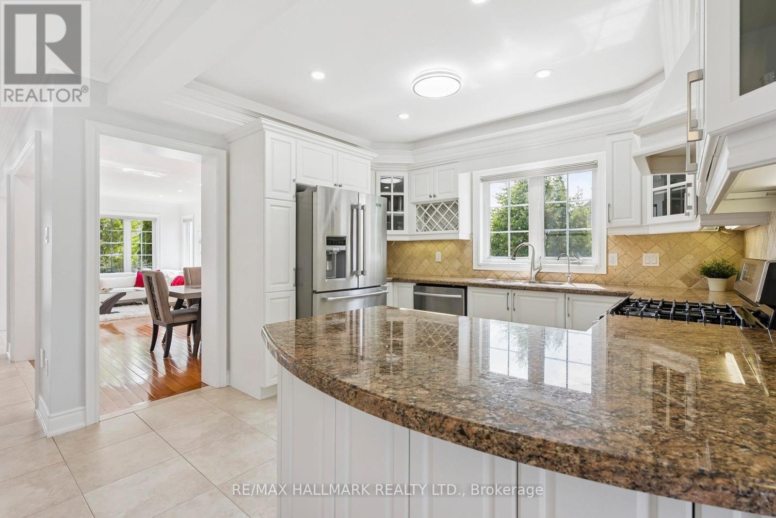 












197 ASPENWOOD DRIVE

,
Newmarket (Woodland Hill),




Ontario
L3X2X4

