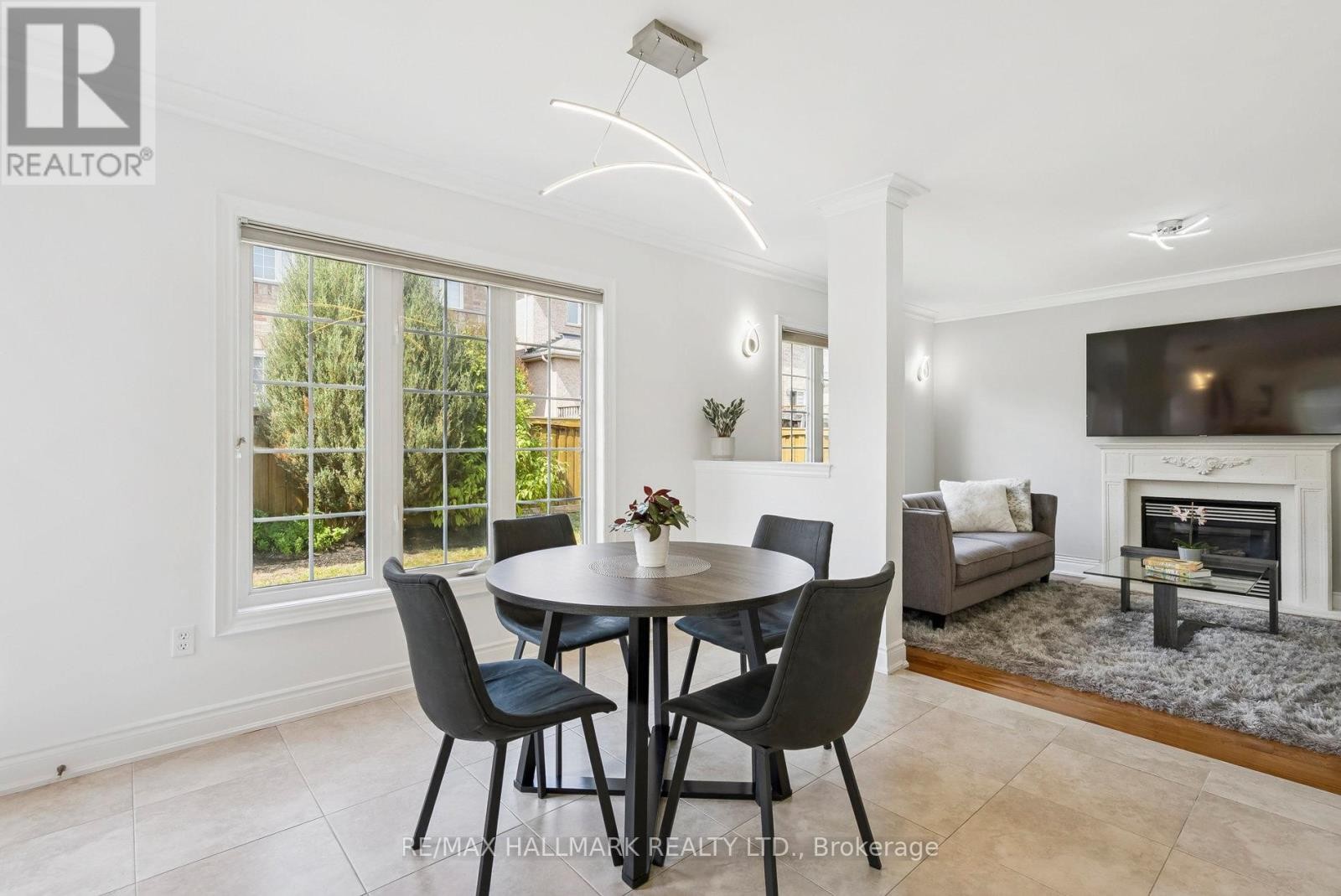 












197 ASPENWOOD DRIVE

,
Newmarket (Woodland Hill),




Ontario
L3X2X4

