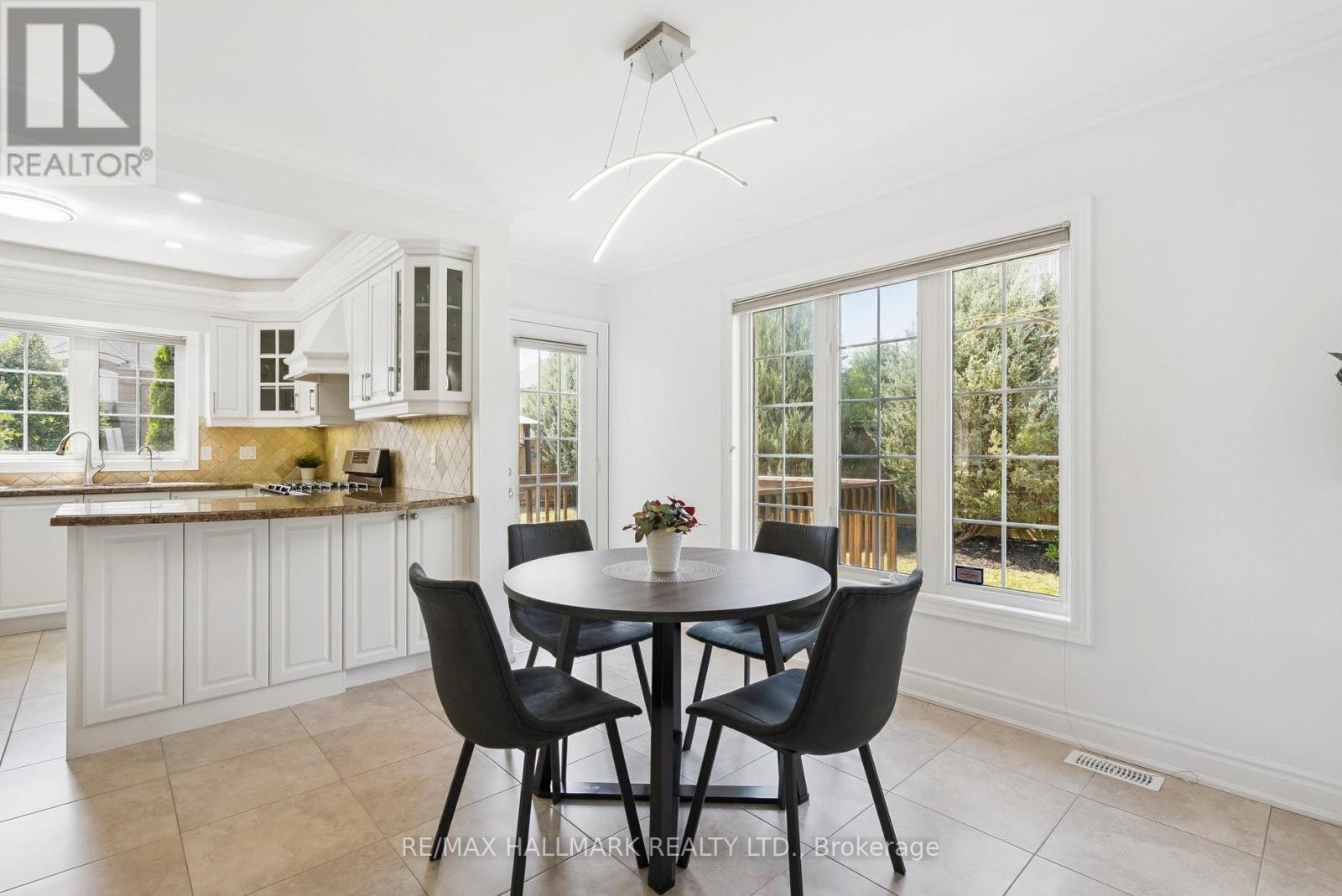 












197 ASPENWOOD DRIVE

,
Newmarket (Woodland Hill),




Ontario
L3X2X4

