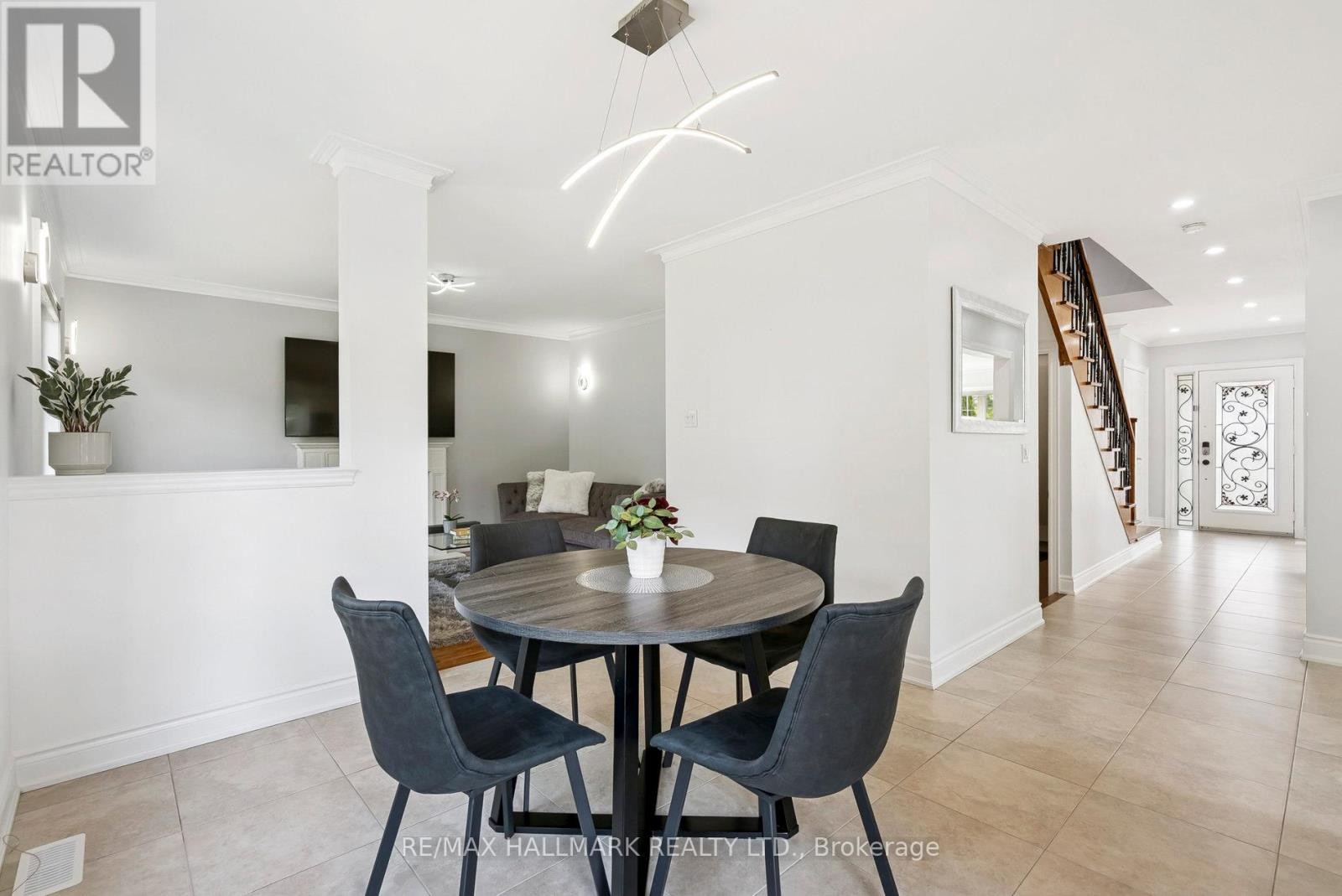 












197 ASPENWOOD DRIVE

,
Newmarket (Woodland Hill),




Ontario
L3X2X4

