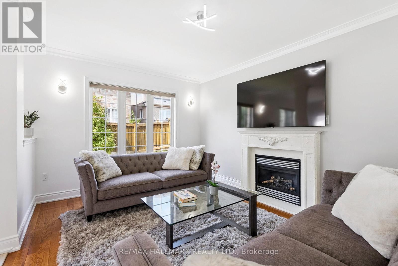 












197 ASPENWOOD DRIVE

,
Newmarket (Woodland Hill),




Ontario
L3X2X4

