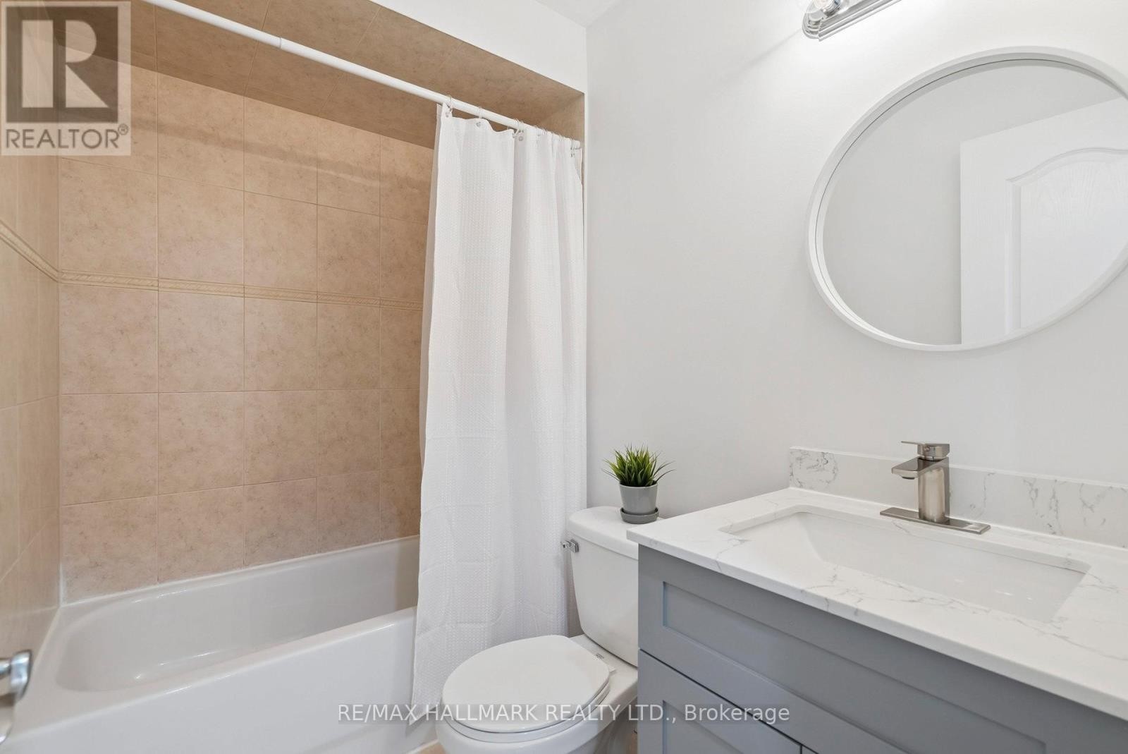 












197 ASPENWOOD DRIVE

,
Newmarket (Woodland Hill),




Ontario
L3X2X4

