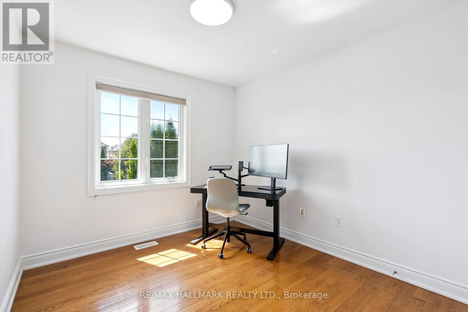 












197 ASPENWOOD DRIVE

,
Newmarket (Woodland Hill),




Ontario
L3X2X4

