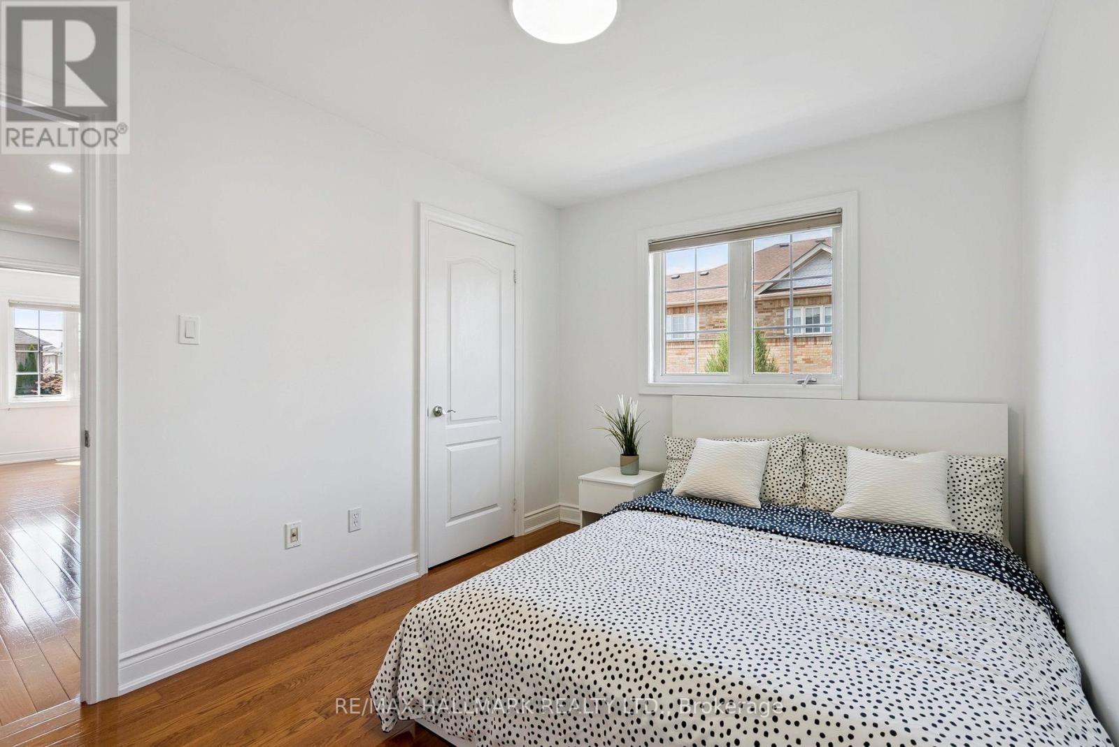 












197 ASPENWOOD DRIVE

,
Newmarket (Woodland Hill),




Ontario
L3X2X4

