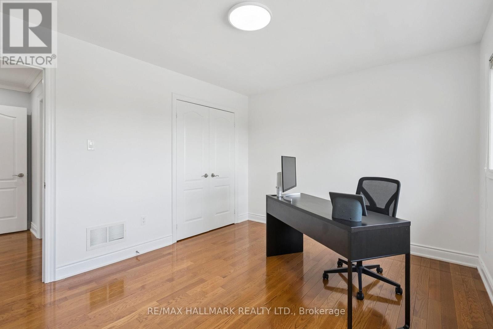 












197 ASPENWOOD DRIVE

,
Newmarket (Woodland Hill),




Ontario
L3X2X4

