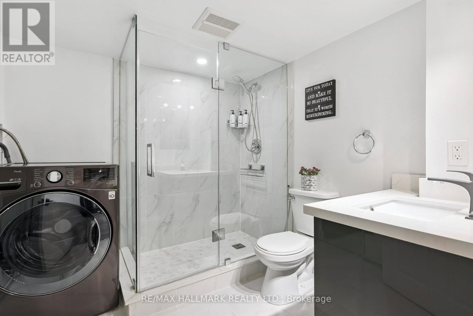 












197 ASPENWOOD DRIVE

,
Newmarket (Woodland Hill),




Ontario
L3X2X4

