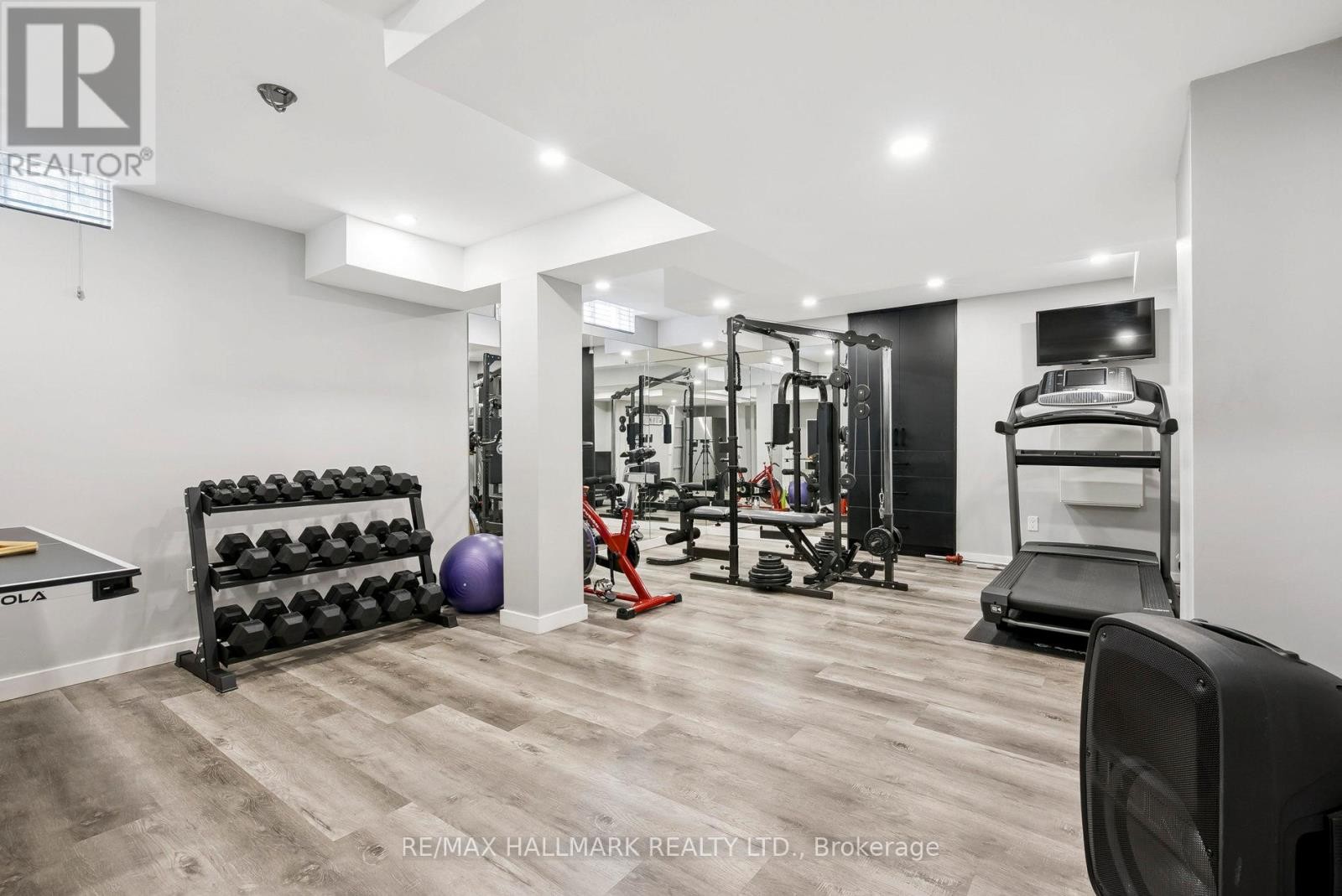 












197 ASPENWOOD DRIVE

,
Newmarket (Woodland Hill),




Ontario
L3X2X4

