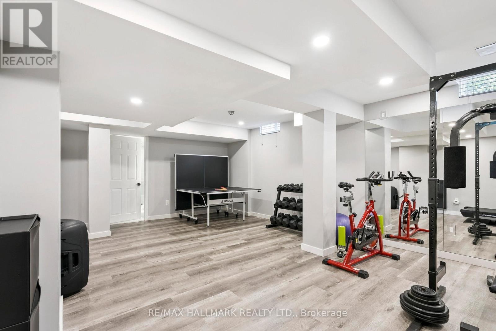 












197 ASPENWOOD DRIVE

,
Newmarket (Woodland Hill),




Ontario
L3X2X4

