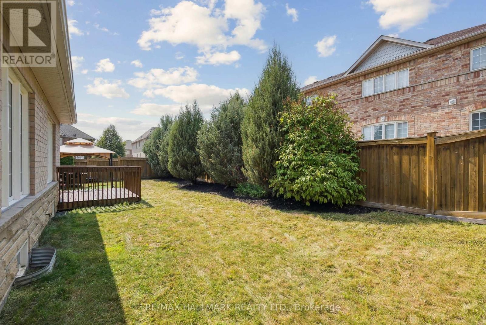 












197 ASPENWOOD DRIVE

,
Newmarket (Woodland Hill),




Ontario
L3X2X4

