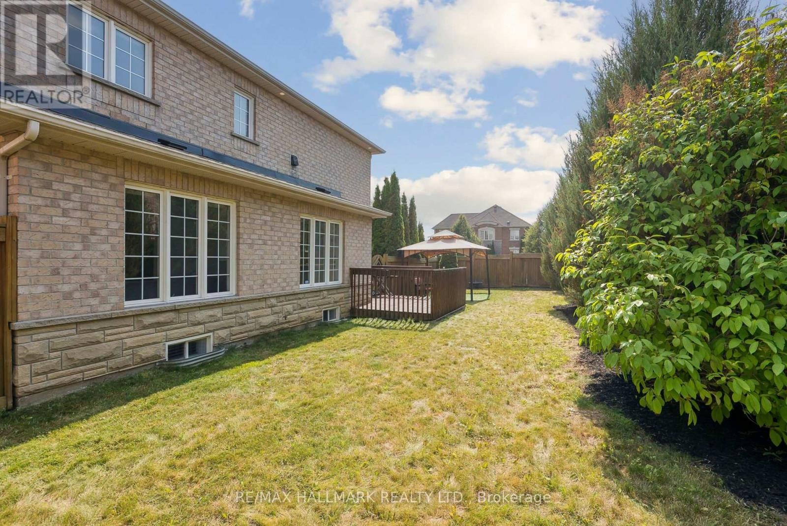












197 ASPENWOOD DRIVE

,
Newmarket (Woodland Hill),




Ontario
L3X2X4

