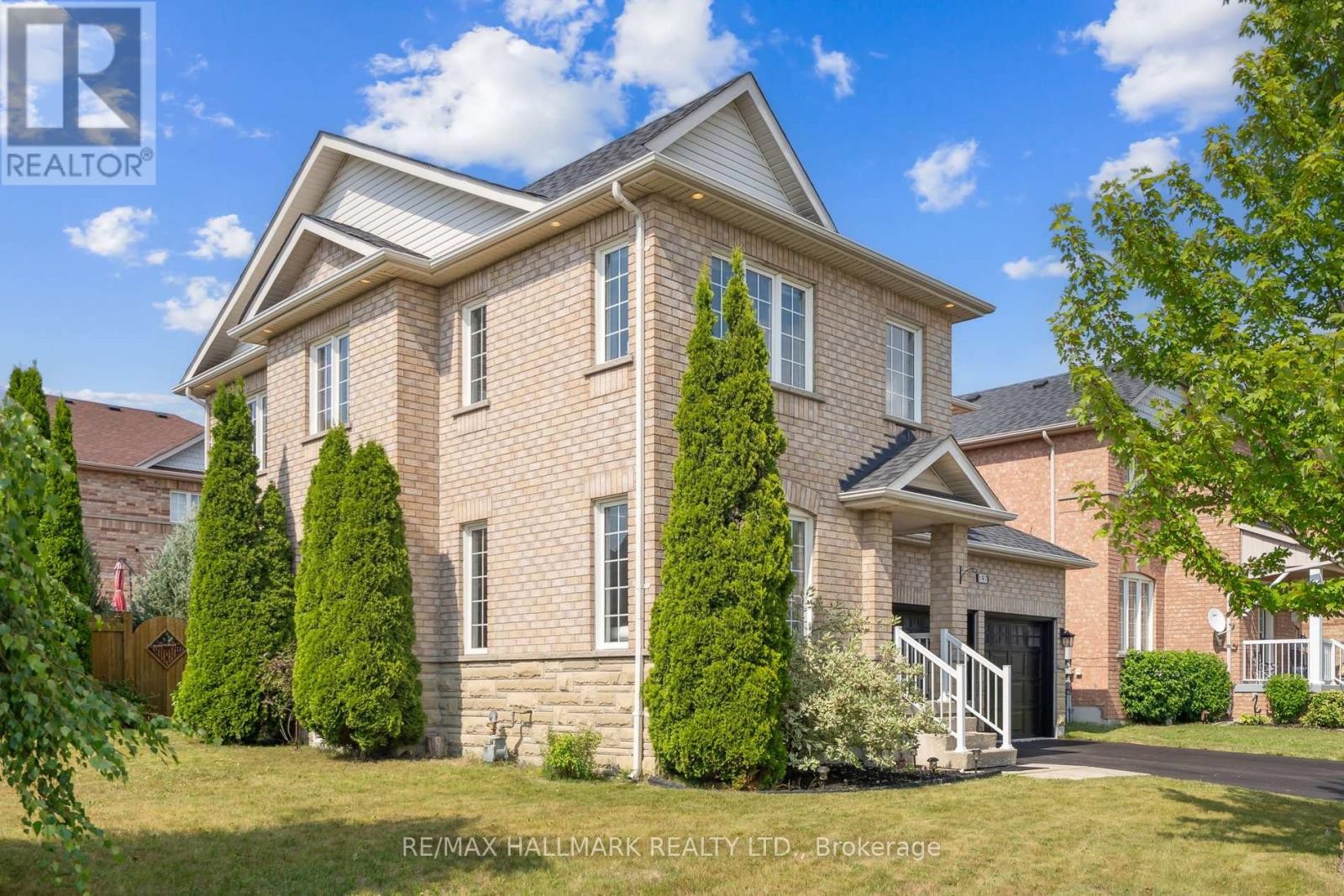 












197 ASPENWOOD DRIVE

,
Newmarket (Woodland Hill),




Ontario
L3X2X4


