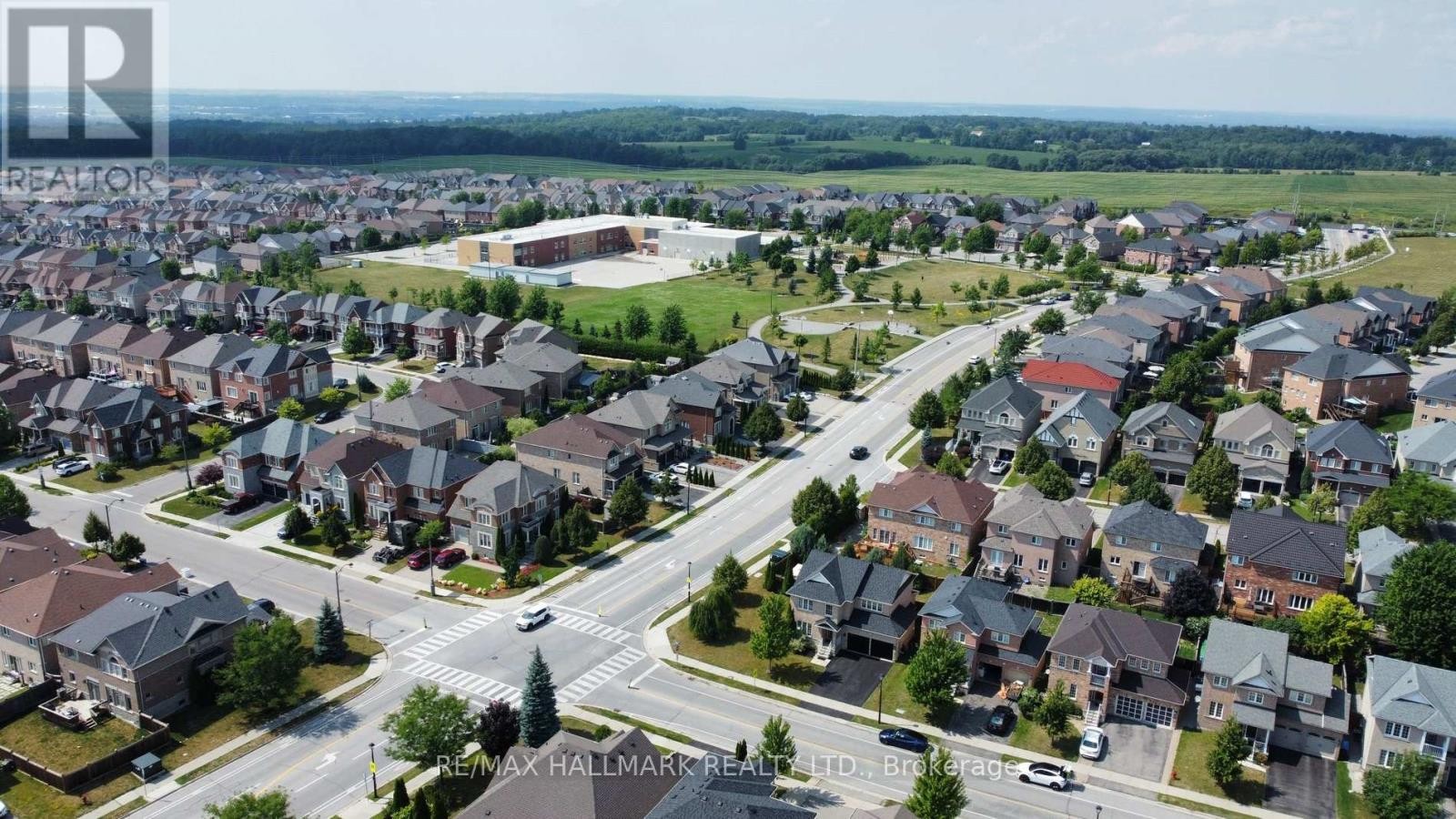 












197 ASPENWOOD DRIVE

,
Newmarket (Woodland Hill),




Ontario
L3X2X4

