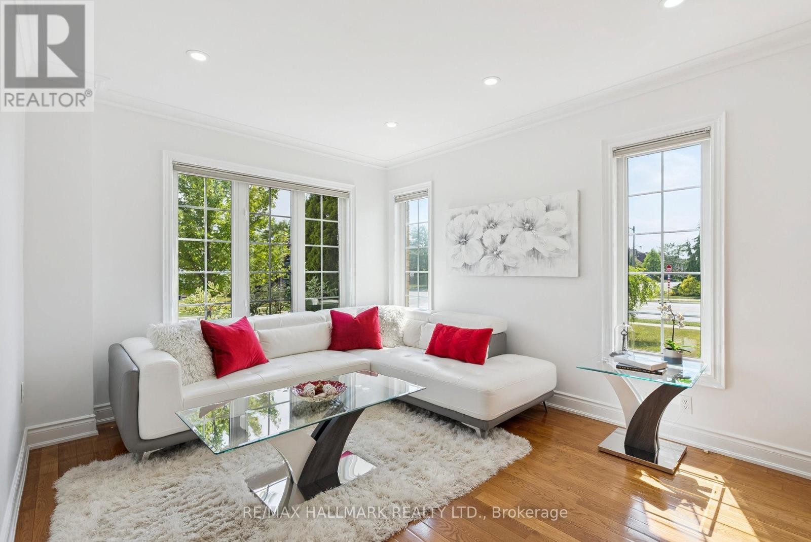 












197 ASPENWOOD DRIVE

,
Newmarket (Woodland Hill),




Ontario
L3X2X4

