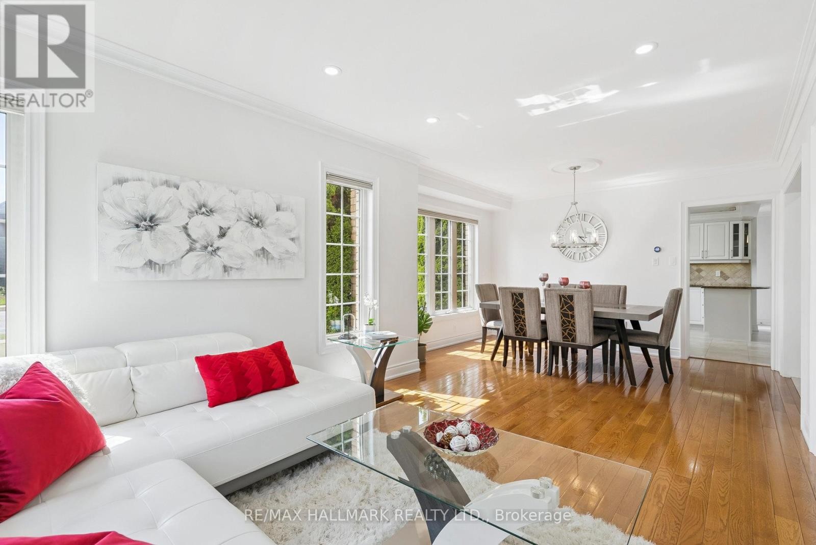 












197 ASPENWOOD DRIVE

,
Newmarket (Woodland Hill),




Ontario
L3X2X4

