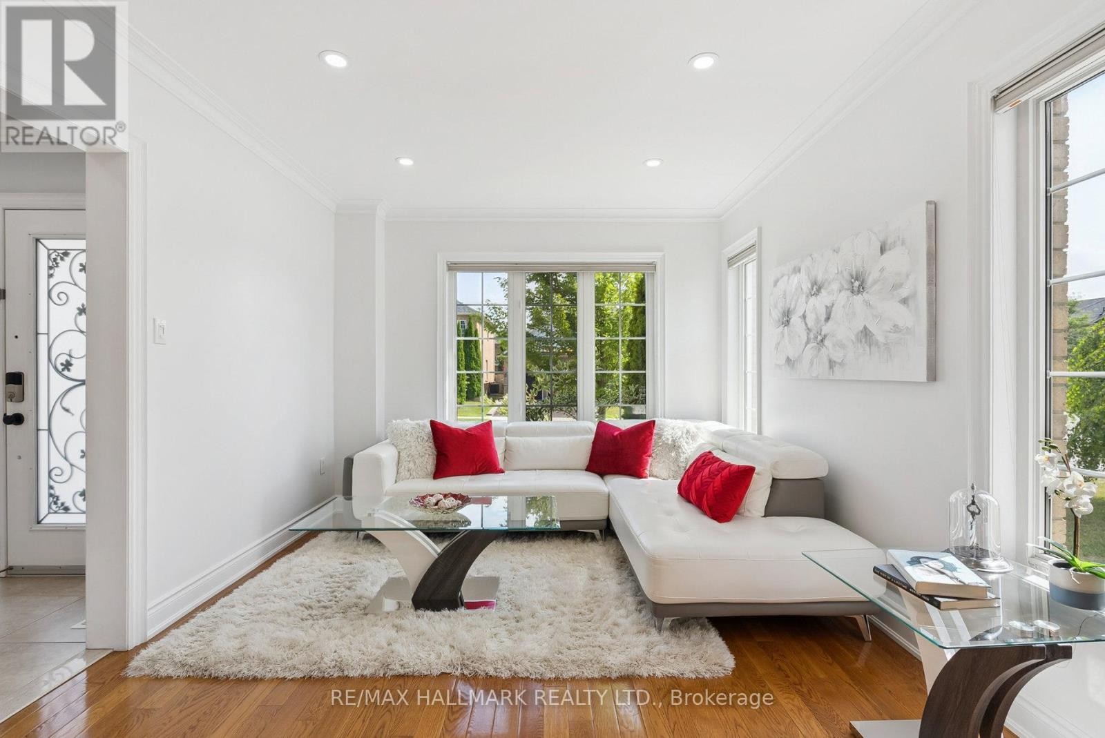 












197 ASPENWOOD DRIVE

,
Newmarket (Woodland Hill),




Ontario
L3X2X4

