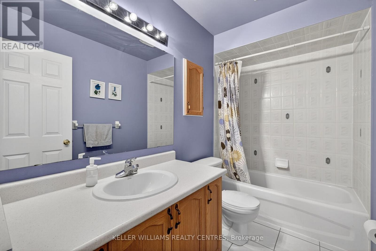 












70 BURGESS CRESCENT

,
Newmarket (Summerhill Estates),




Ontario
L3X2T7

