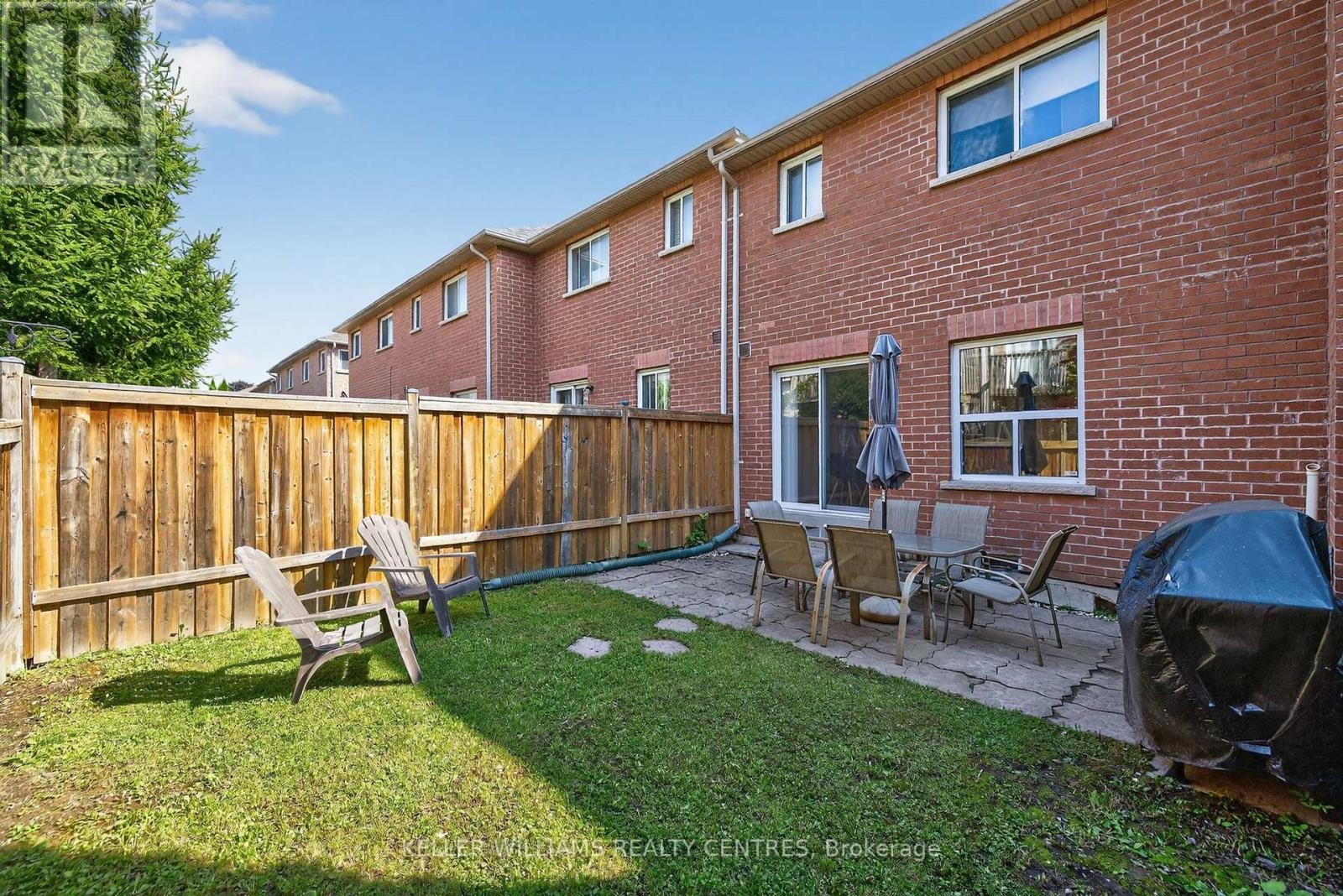 












70 BURGESS CRESCENT

,
Newmarket (Summerhill Estates),




Ontario
L3X2T7

