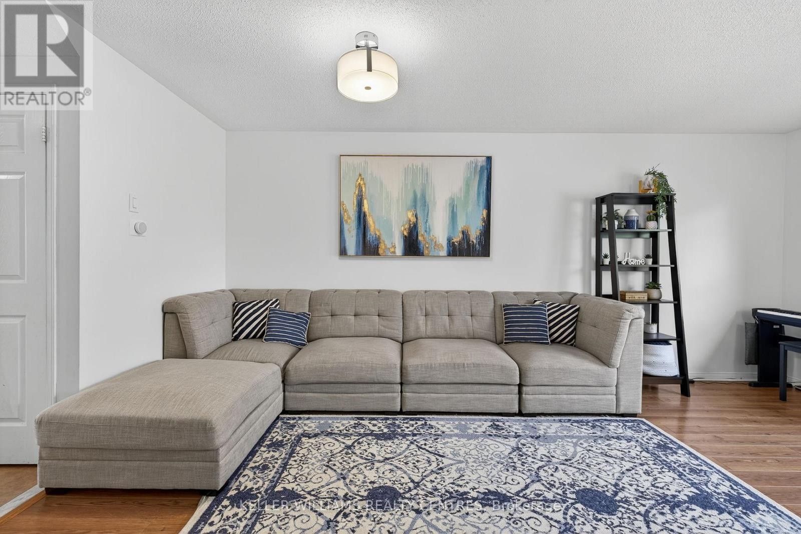 












70 BURGESS CRESCENT

,
Newmarket (Summerhill Estates),




Ontario
L3X2T7

