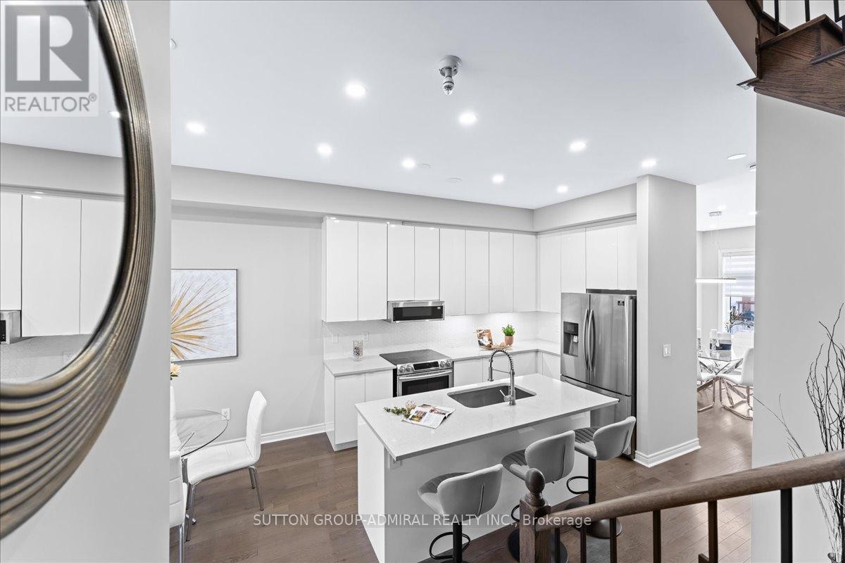 












131 LEBOVIC CAMPUS DRIVE

,
Vaughan (Patterson),




Ontario
L6A4J4

