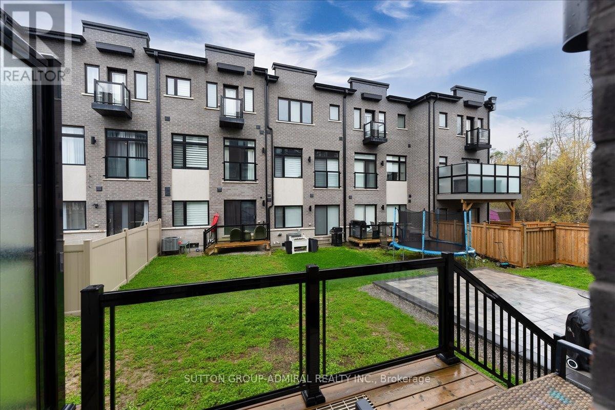 












131 LEBOVIC CAMPUS DRIVE

,
Vaughan (Patterson),




Ontario
L6A4J4

