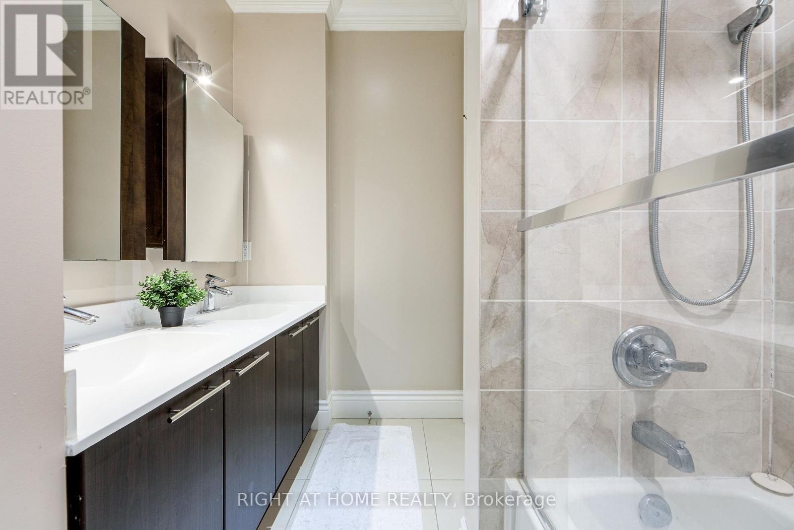 












UPH2 - 37 GALLERIA PARKWAY

,
Markham (Commerce Valley),




Ontario
L3T0A5

