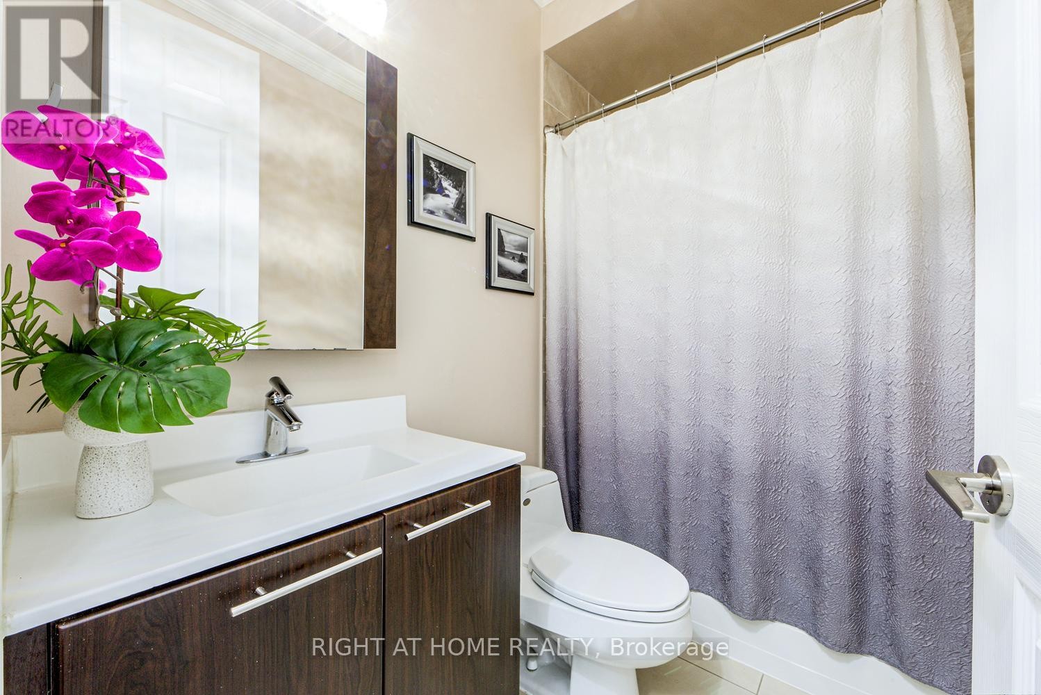 












UPH2 - 37 GALLERIA PARKWAY

,
Markham (Commerce Valley),




Ontario
L3T0A5

