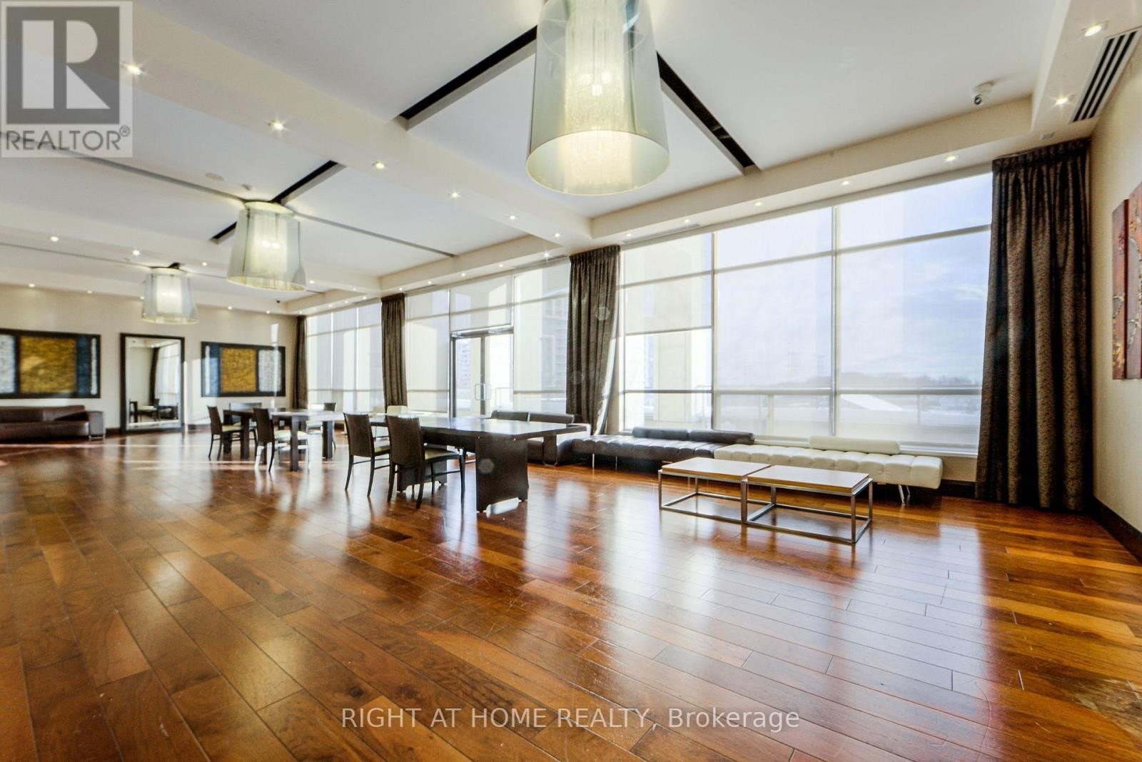 












UPH2 - 37 GALLERIA PARKWAY

,
Markham (Commerce Valley),




Ontario
L3T0A5

