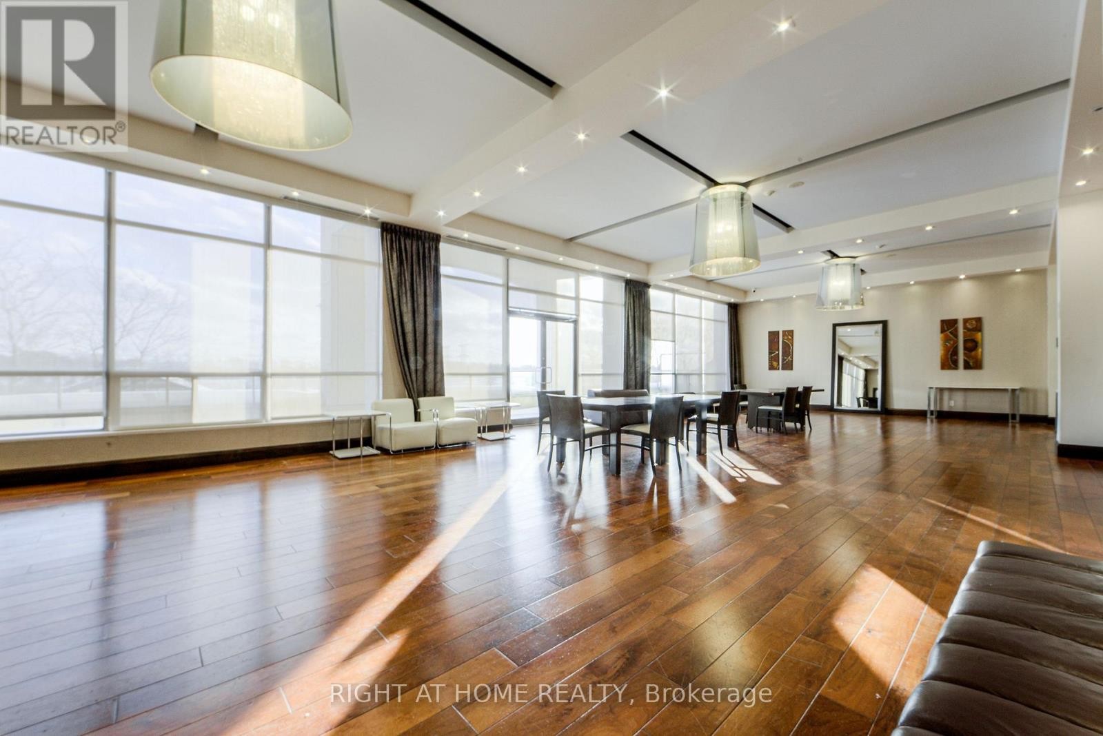 












UPH2 - 37 GALLERIA PARKWAY

,
Markham (Commerce Valley),




Ontario
L3T0A5

