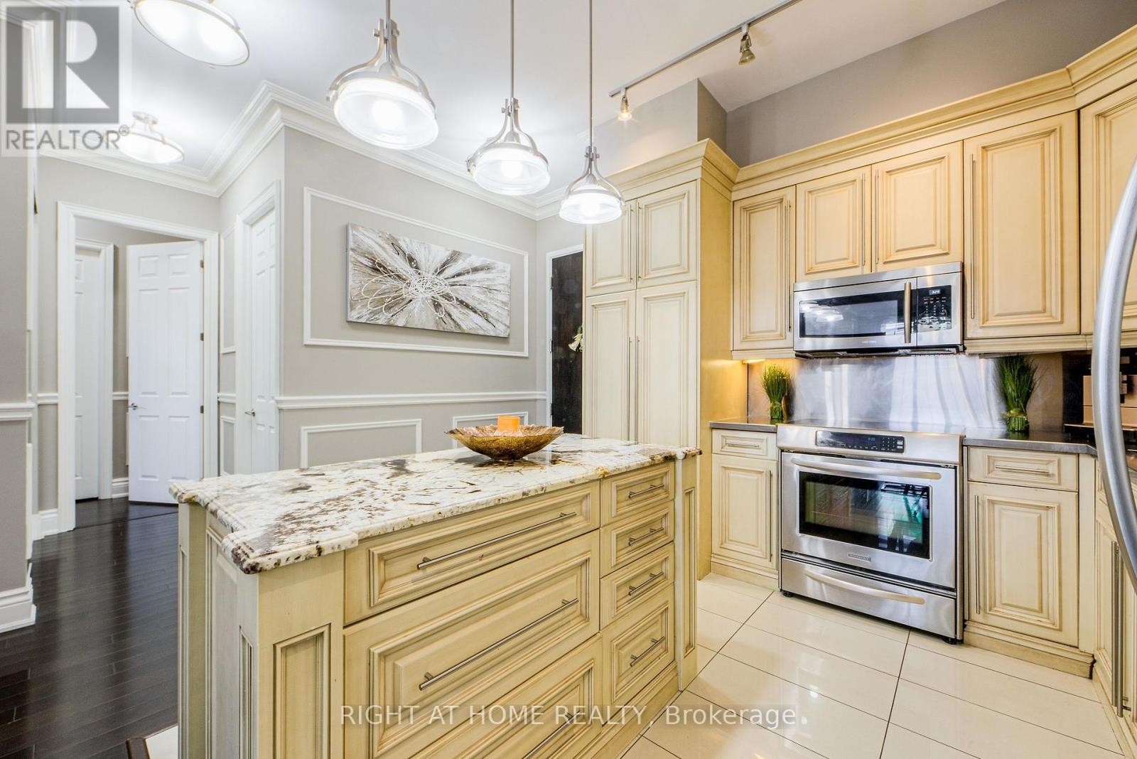 












UPH2 - 37 GALLERIA PARKWAY

,
Markham (Commerce Valley),




Ontario
L3T0A5

