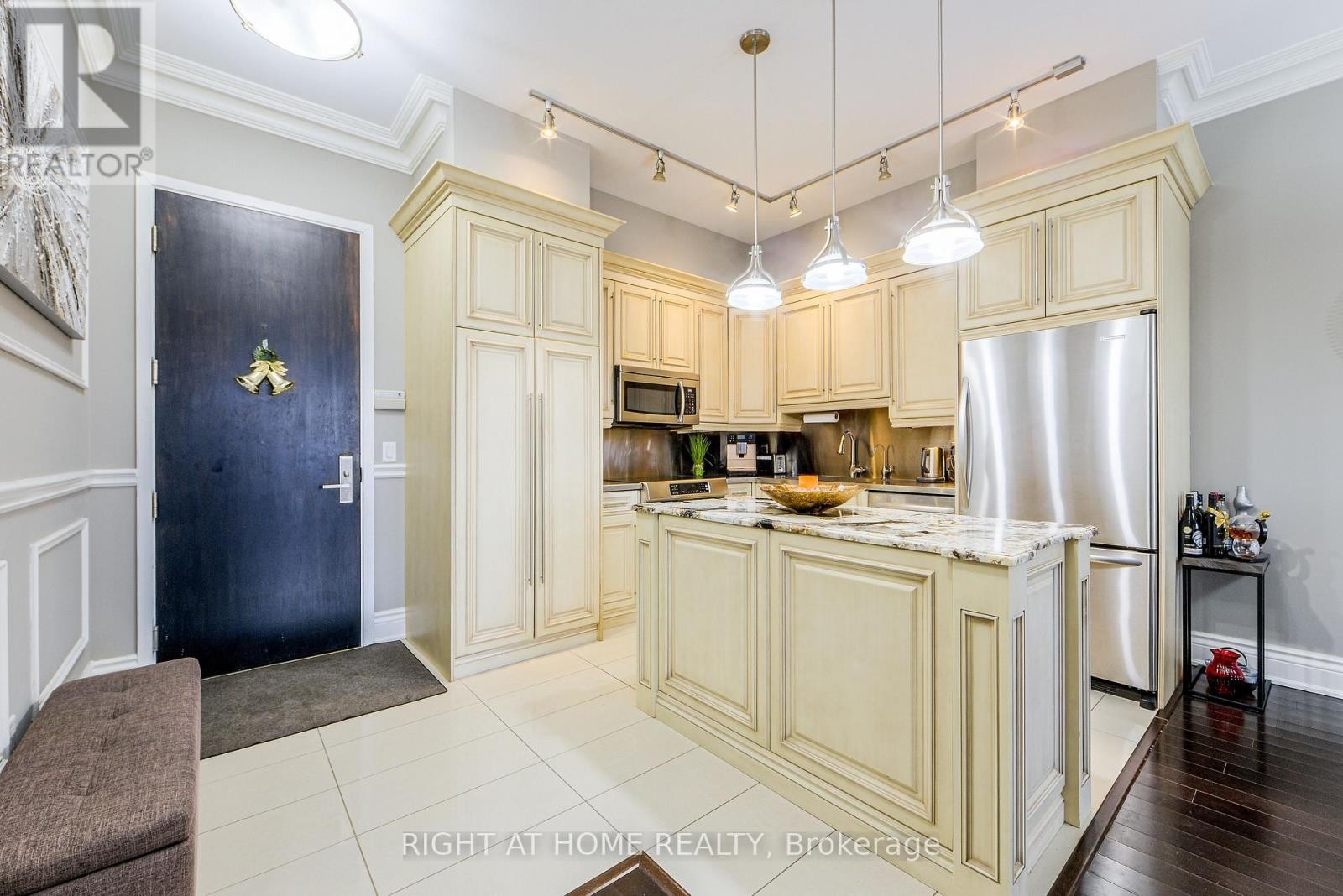 












UPH2 - 37 GALLERIA PARKWAY

,
Markham (Commerce Valley),




Ontario
L3T0A5

