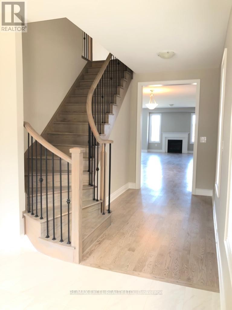 












94 HARTNEY DRIVE

,
Richmond Hill,




Ontario
L4S0K6

