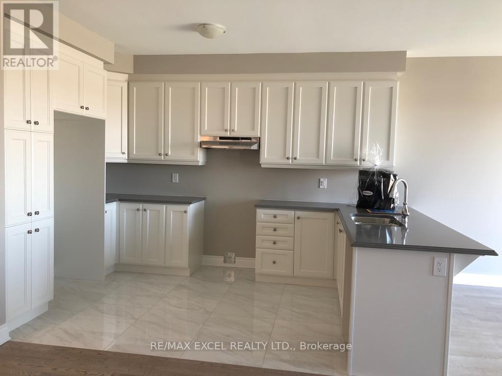 












94 HARTNEY DRIVE

,
Richmond Hill,




Ontario
L4S0K6

