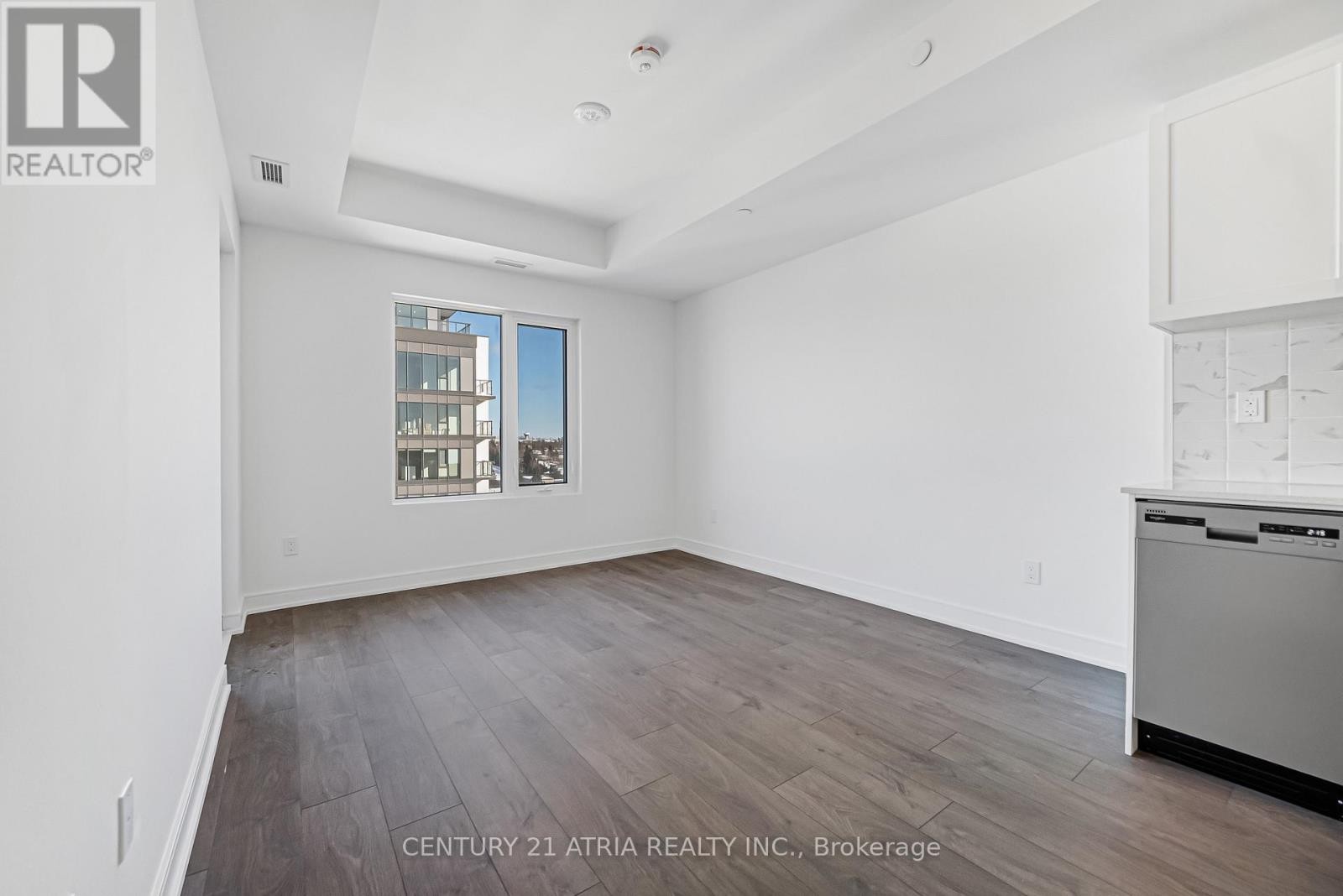 












1307 - 705 DAVIS DRIVE

,
Newmarket (Huron Heights-Leslie Valley),




Ontario
L3T0J1

