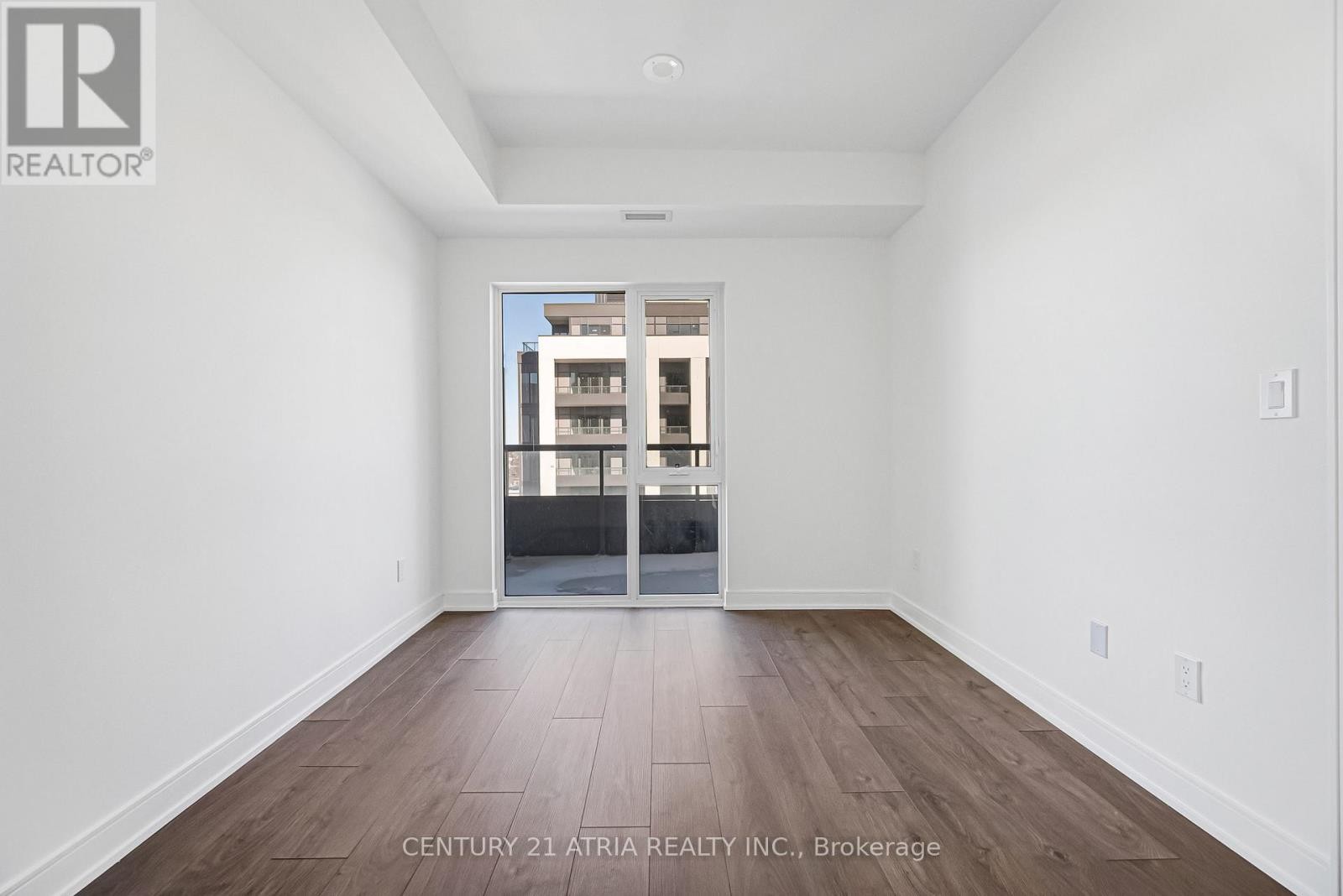 












1307 - 705 DAVIS DRIVE

,
Newmarket (Huron Heights-Leslie Valley),




Ontario
L3T0J1

