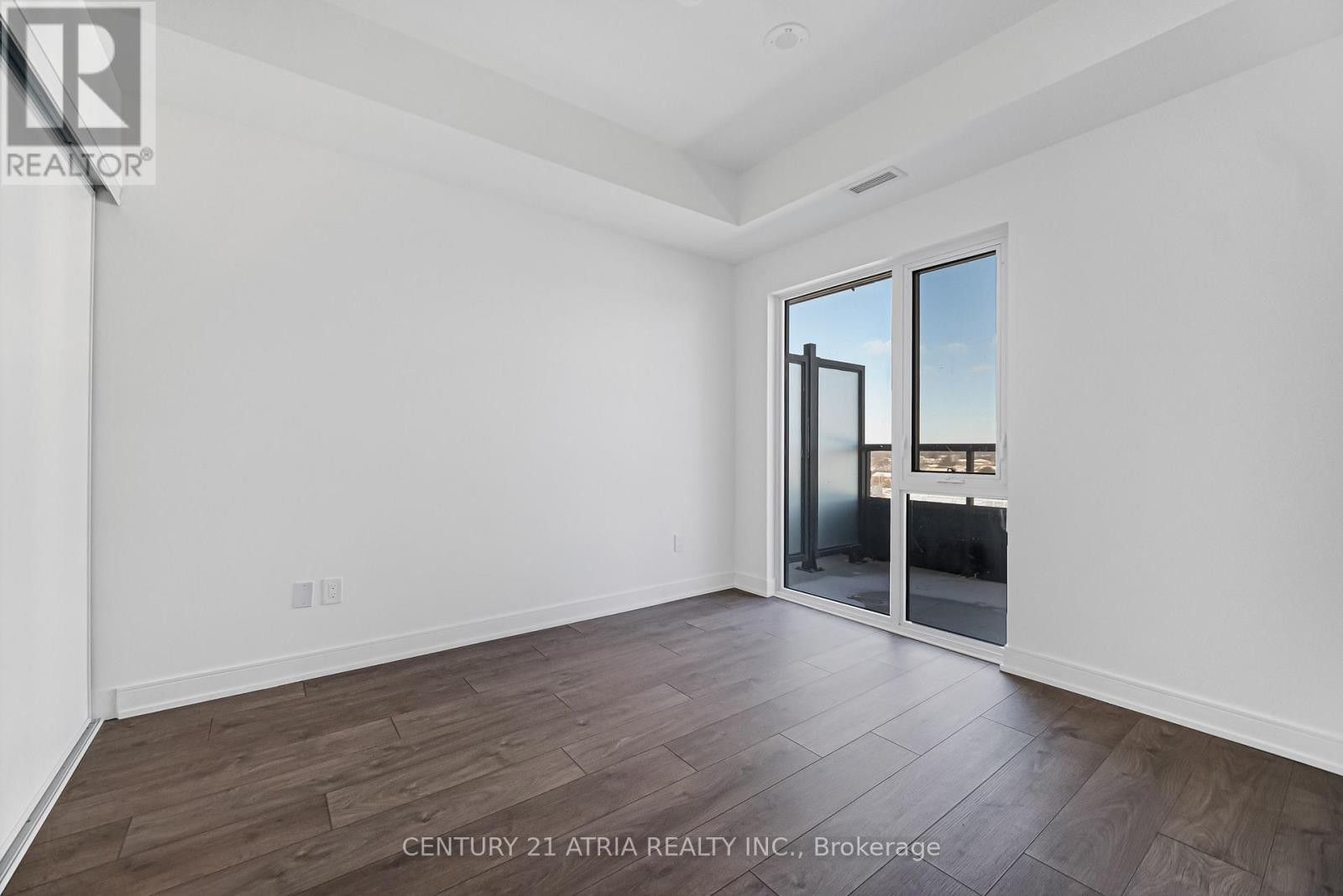 












1307 - 705 DAVIS DRIVE

,
Newmarket (Huron Heights-Leslie Valley),




Ontario
L3T0J1

