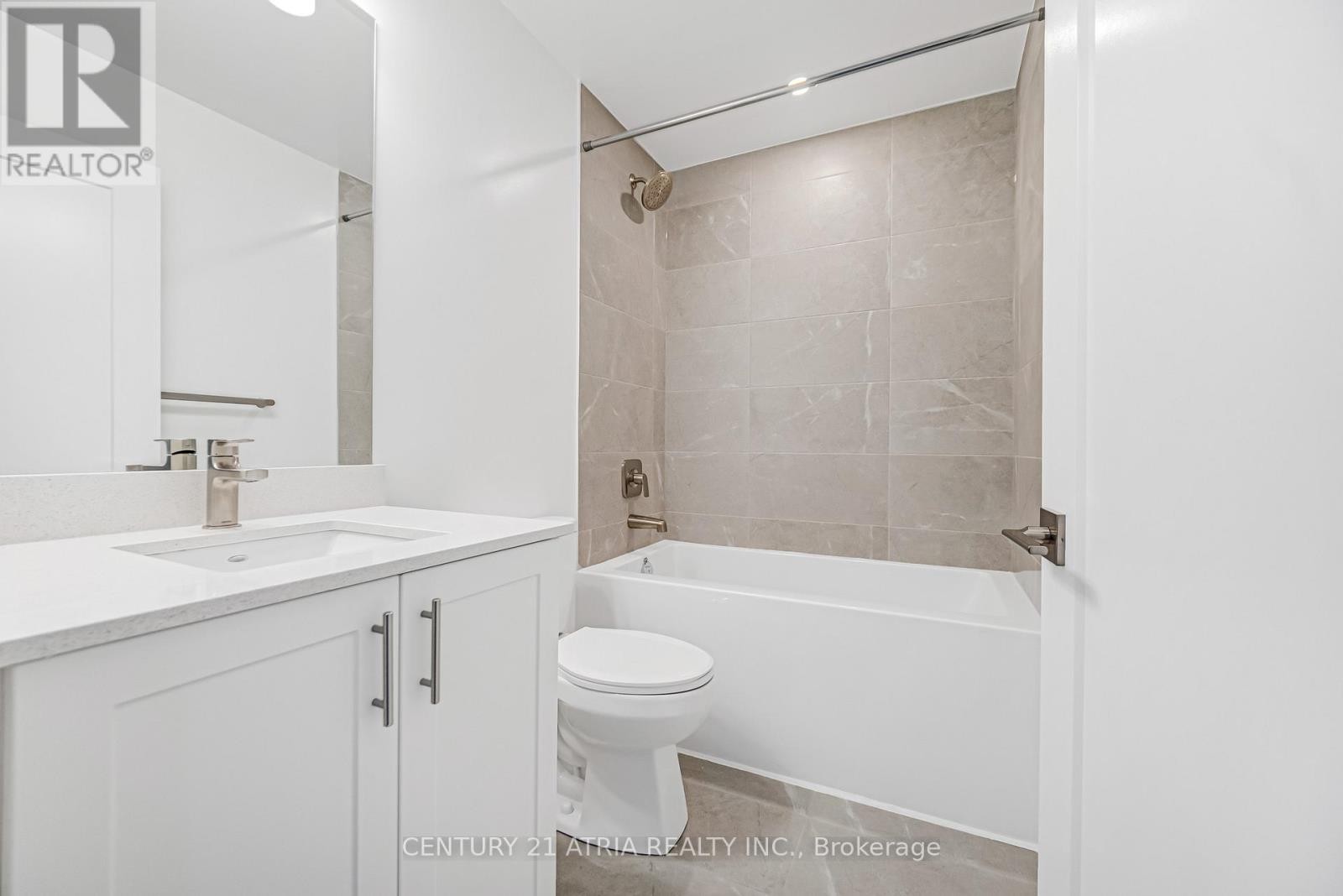 












1307 - 705 DAVIS DRIVE

,
Newmarket (Huron Heights-Leslie Valley),




Ontario
L3T0J1

