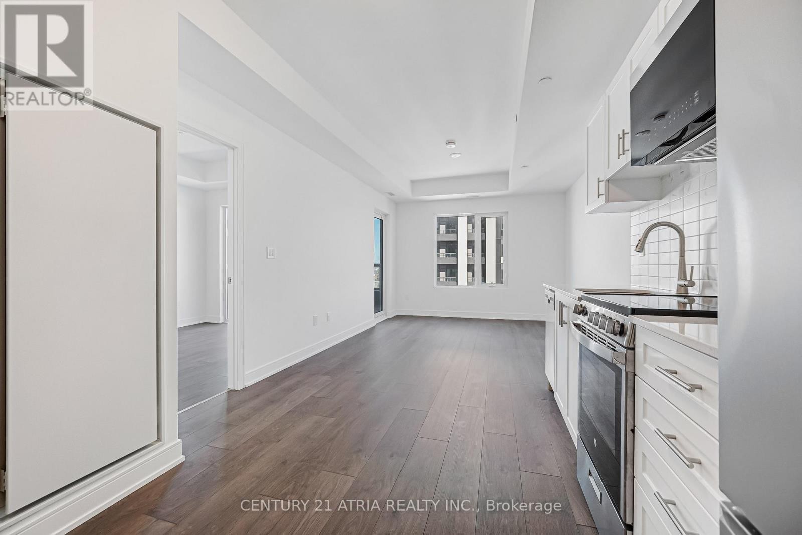 












1307 - 705 DAVIS DRIVE

,
Newmarket (Huron Heights-Leslie Valley),




Ontario
L3T0J1

