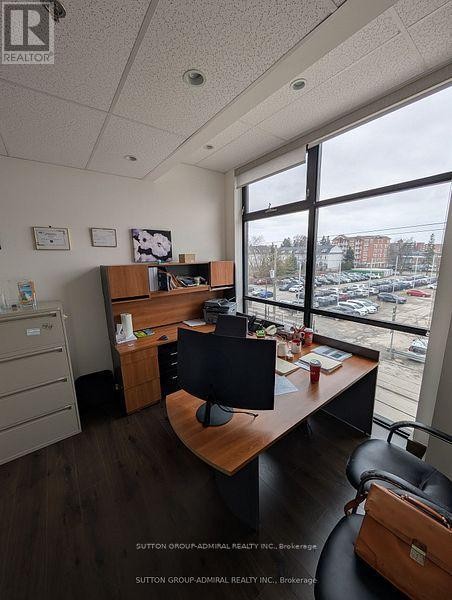 












301 - 10376 YONGE STREET

,
Richmond Hill (Mill Pond),




Ontario
L4C3B8

