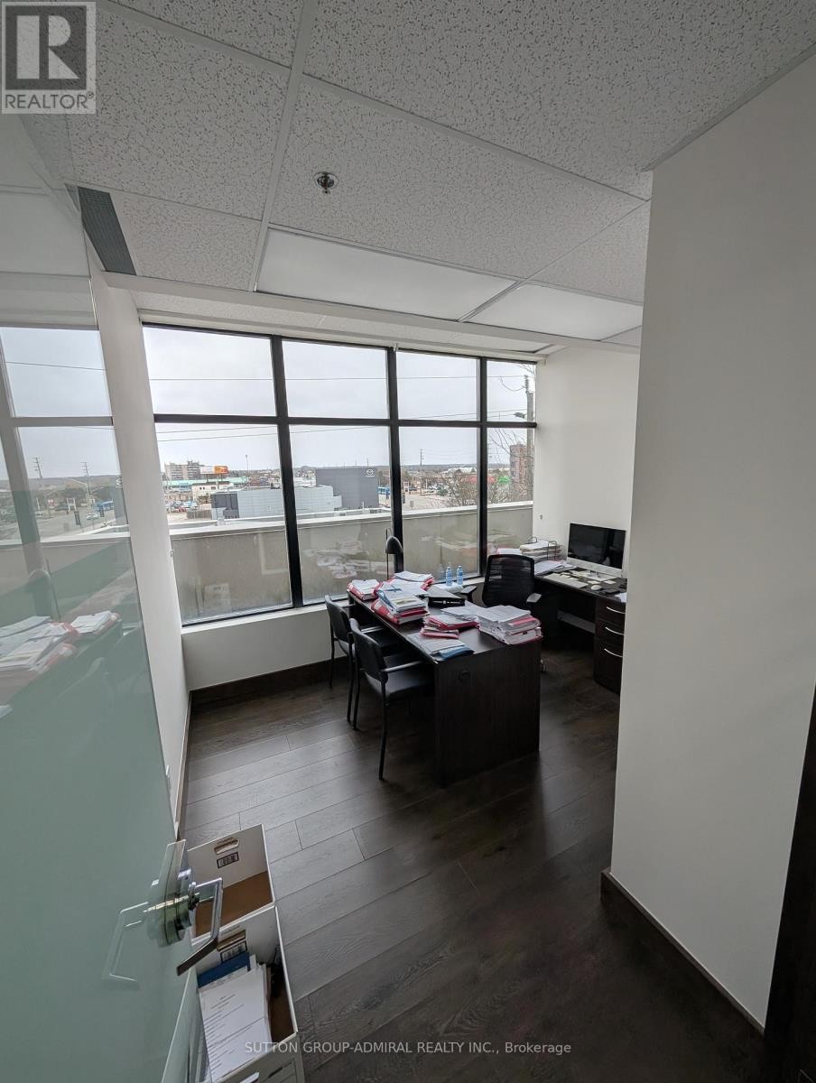 












301 - 10376 YONGE STREET

,
Richmond Hill (Mill Pond),




Ontario
L4C3B8

