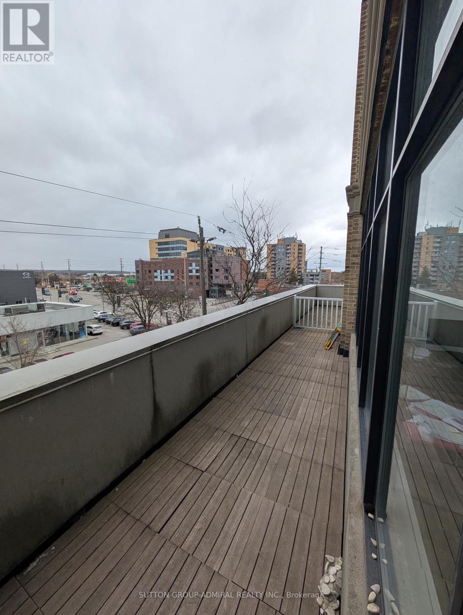 












301 - 10376 YONGE STREET

,
Richmond Hill (Mill Pond),




Ontario
L4C3B8

