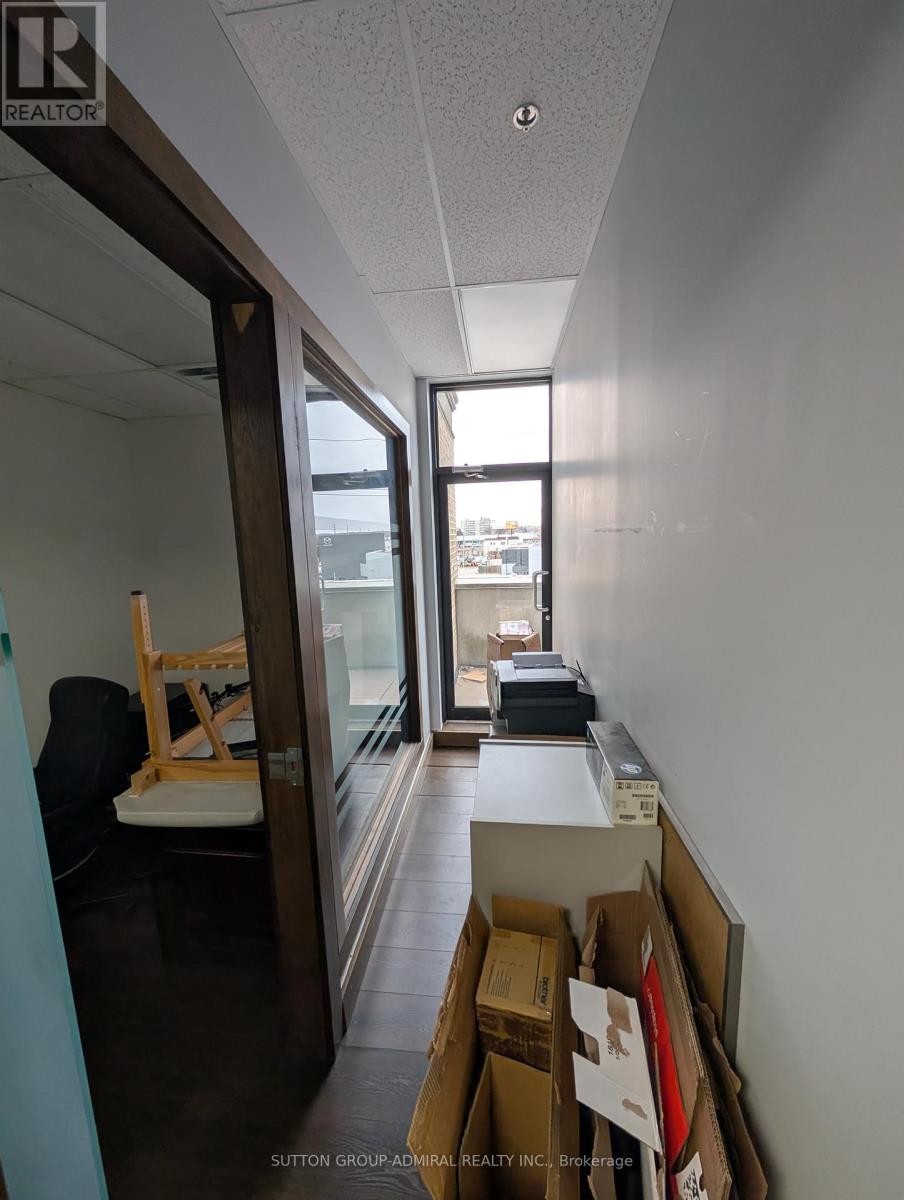 












301 - 10376 YONGE STREET

,
Richmond Hill (Mill Pond),




Ontario
L4C3B8

