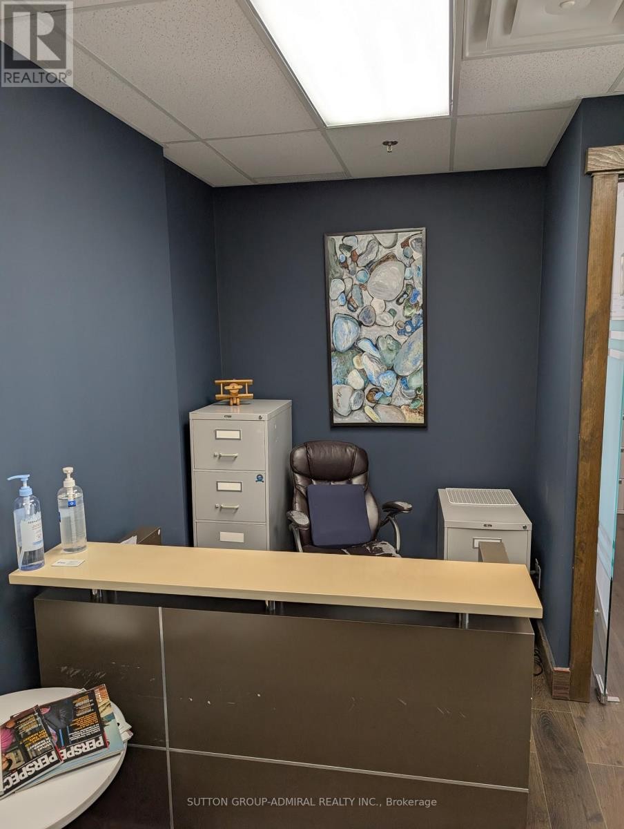 












301 - 10376 YONGE STREET

,
Richmond Hill (Mill Pond),




Ontario
L4C3B8

