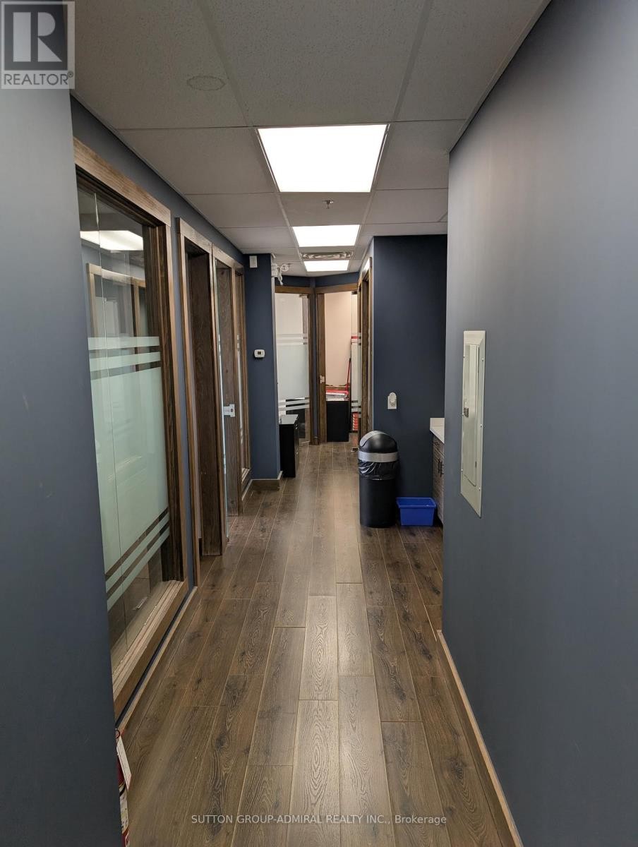 












301 - 10376 YONGE STREET

,
Richmond Hill (Mill Pond),




Ontario
L4C3B8

